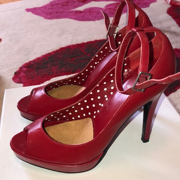 Red heels - Picture 2 of 6